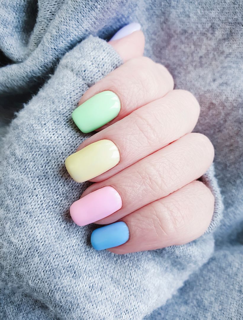 12- Pastel renkli nail art