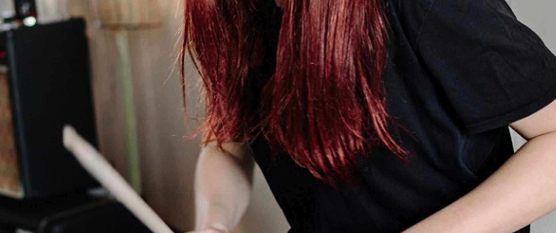 Koyu kızıl saç rengi hakkında bilmen gereken her şey!