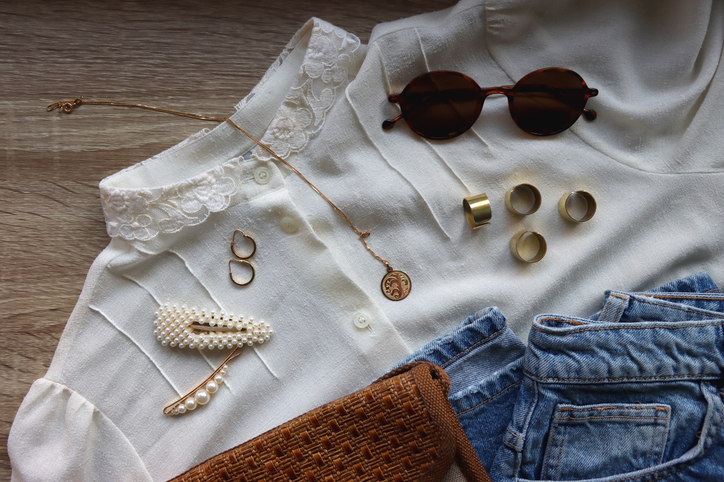 Beyaz Gömlek + Skinny Jean + Monokrom Makyaj