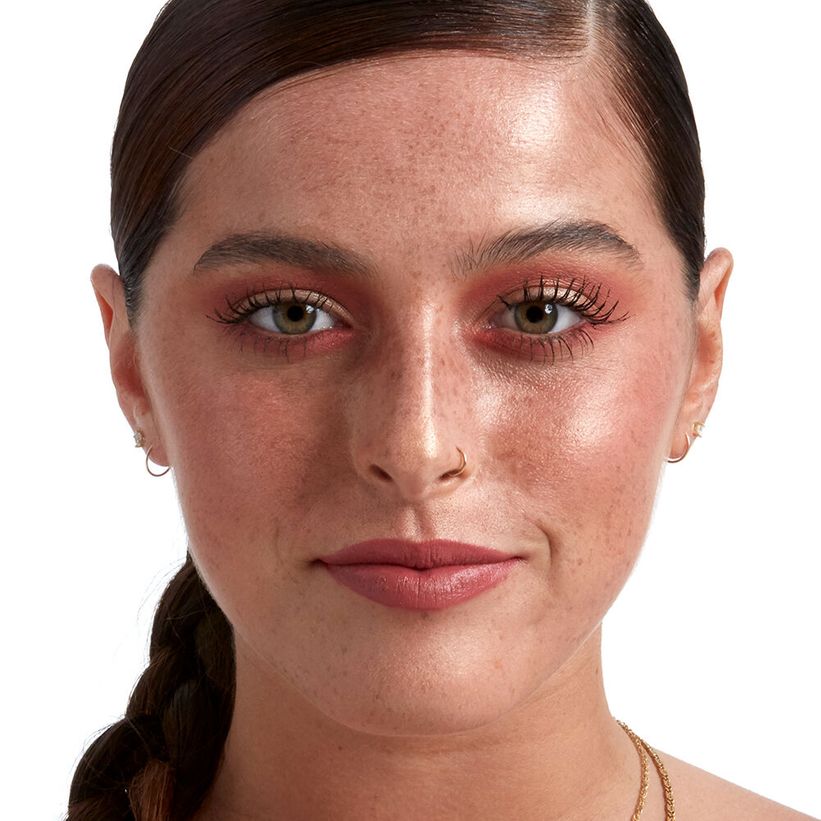 NYX Professional Makeup Radiant Finish Makyaj Sabitleme Spreyi Nasıl Uygulanır?