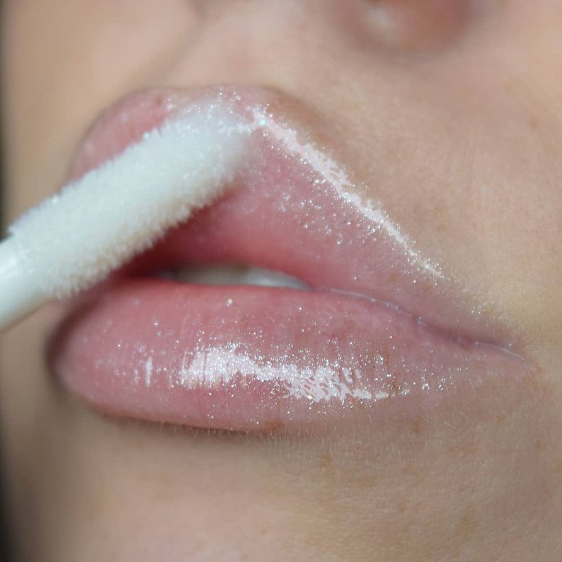 10 Hot Girl Summer: Lip gloss ile dolgun dudaklar