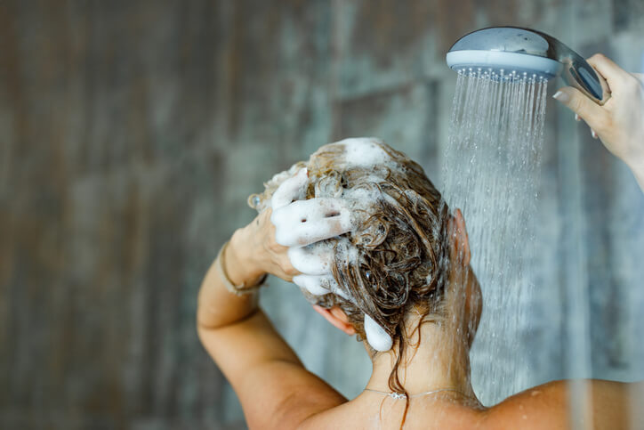 Yağlı Saçlar için Şampuan ve Saç Kremi Seçimi Nasıl Olmalı?